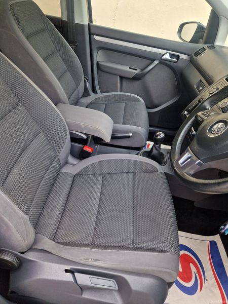 Volkswagen Touran 2015 395798429