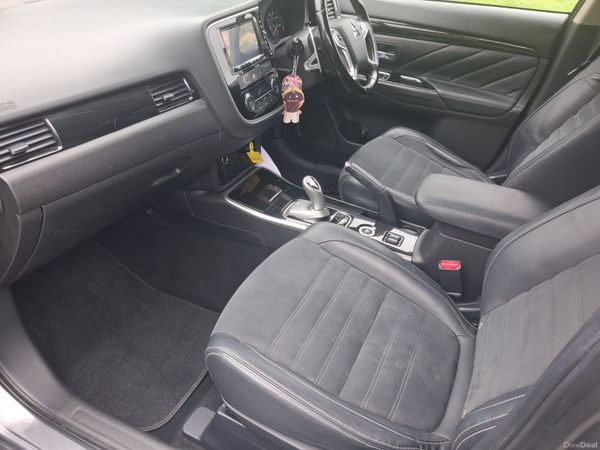 161 Mitsubishi Outlander  2.0 Petrol 4 Wheel Drive 395799059