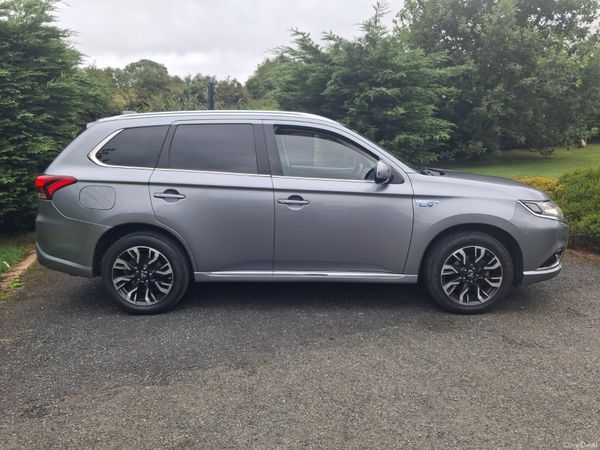161 Mitsubishi Outlander  2.0 Petrol 4 Wheel Drive 395799093