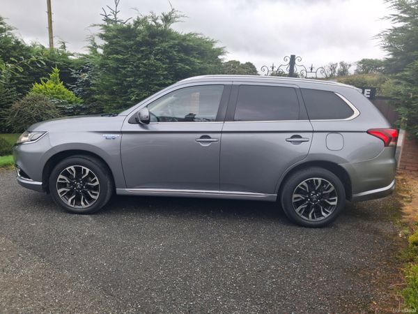 161 Mitsubishi Outlander  2.0 Petrol 4 Wheel Drive 395799115