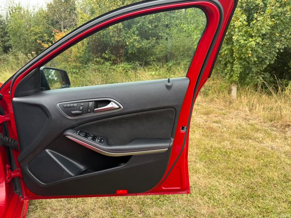 MERCEDES A-CLASS A180 SPORT VERY LOW MILEAGE 395864005