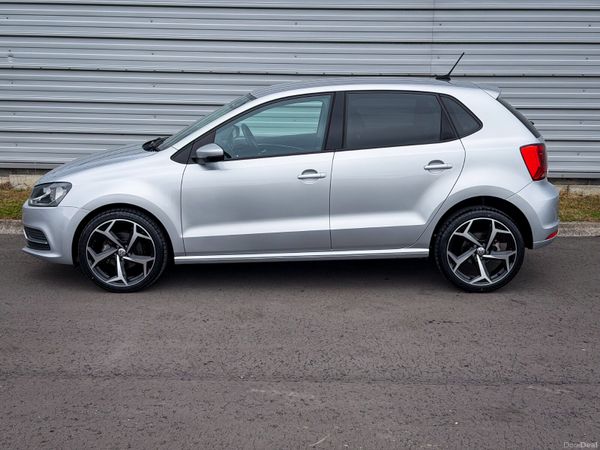 Volkswagen Polo 1.2L 152 Automatic(Apple car play) 395823229