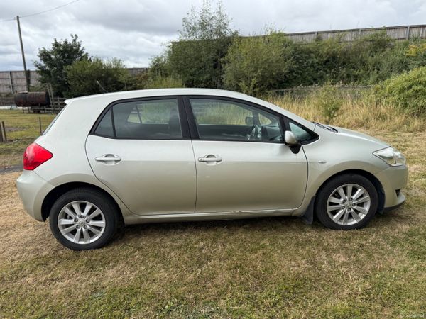 Toyota Auris 2008 395911405