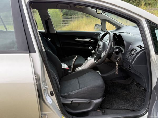 Toyota Auris 2008 395911411