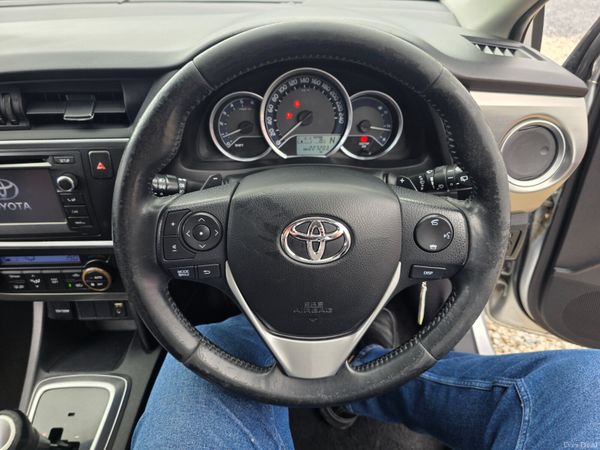 Toyota Auris Diesel Automatic 2013 396089601