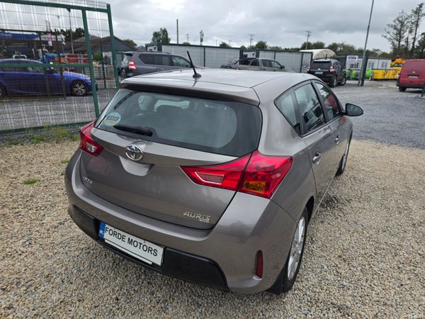 Toyota Auris 2014 396089763
