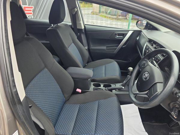 Toyota Auris 2014 396089767