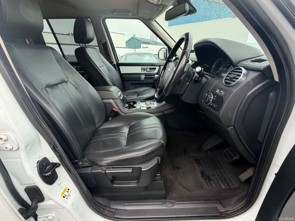 141 Land Rover Discovery 3.0SDV6 - 7 SEATER - 396001247