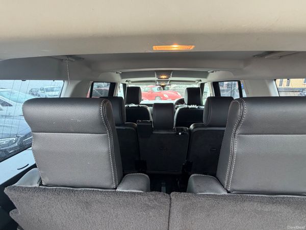 141 Land Rover Discovery 3.0SDV6 - 7 SEATER - 396001237