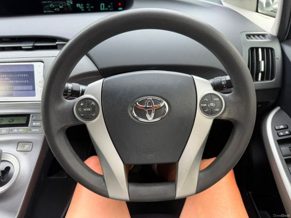 13 TOYOTA PRIUS HALF  LEATHER SEATS 396028009