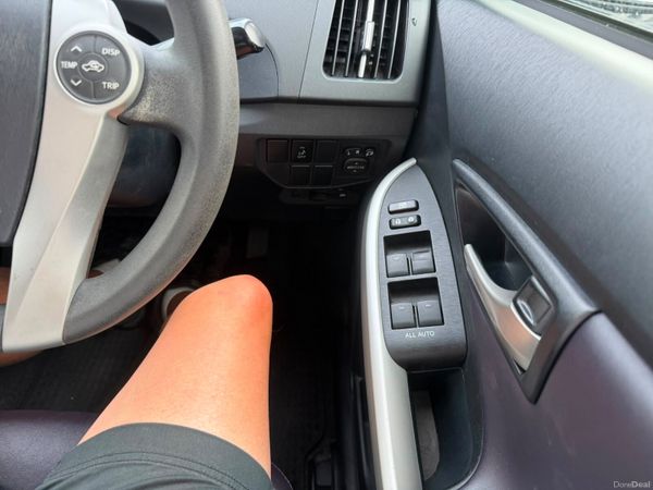 13 TOYOTA PRIUS HALF  LEATHER SEATS 396028011