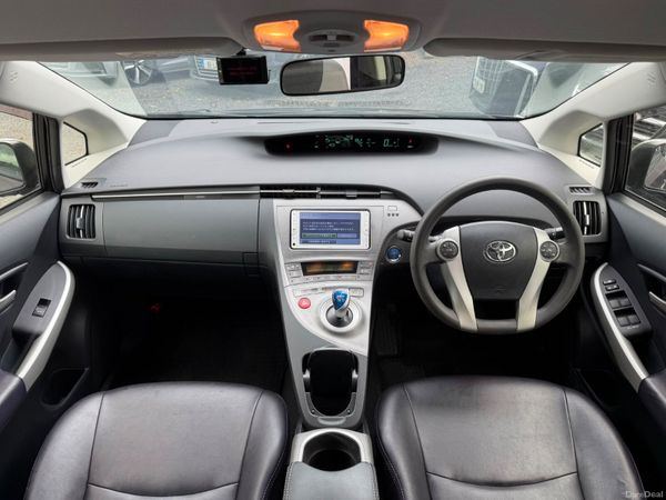 13 TOYOTA PRIUS HALF  LEATHER SEATS 396028013