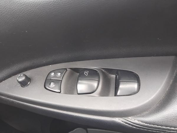 Nissan Pulsar 2015 396272597