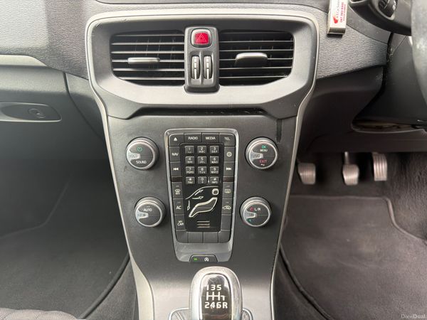 Volvo V40 2016 D2  ES 2.0 396304571