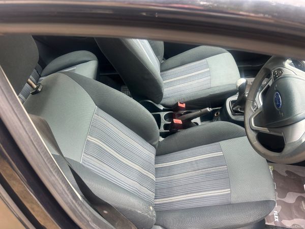 Ford Fiesta 2010(NCT 01/27) 396494813