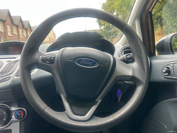 Ford Fiesta 2010(NCT 01/27) 396494817