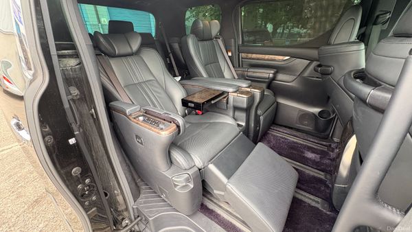 Toyota Alphard 2.5 Hybrid 2023 396550291