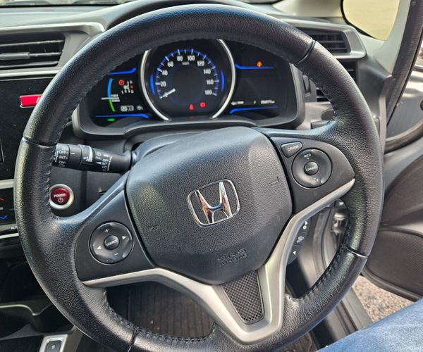 Honda Fit 2016 Petrol Hybrid Automatic 396573751