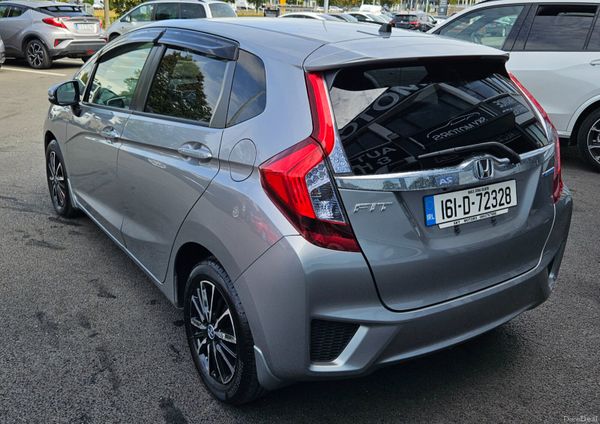 Honda Fit 2016 Petrol Hybrid Automatic 396573765