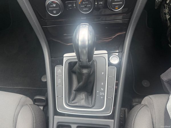 Volkswagen Golf 2015 396699373