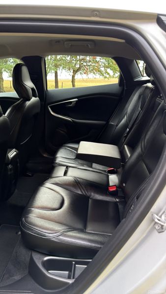 Volvo V40 2017 D2 Diesel Low KM 396610843