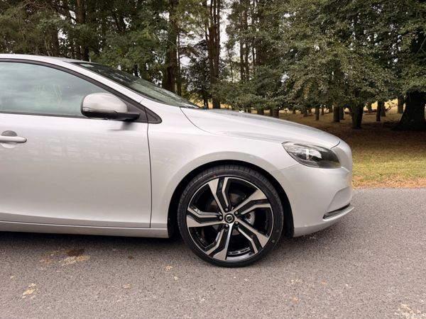 Volvo V40 2017 D2 Diesel Low KM 396610857