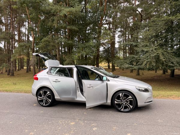 Volvo V40 2017 D2 Diesel Low KM 396610861