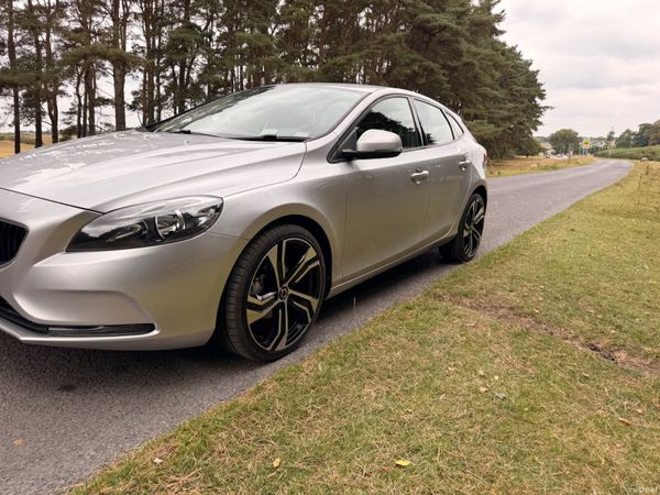 Volvo V40 2017 D2 Diesel Low KM 396610863