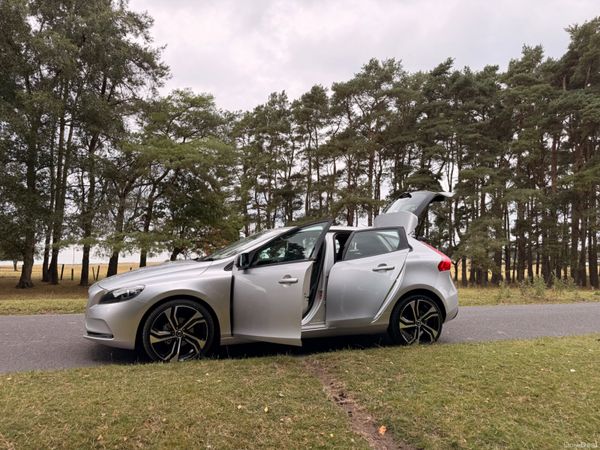Volvo V40 2017 D2 Diesel Low KM 396610865