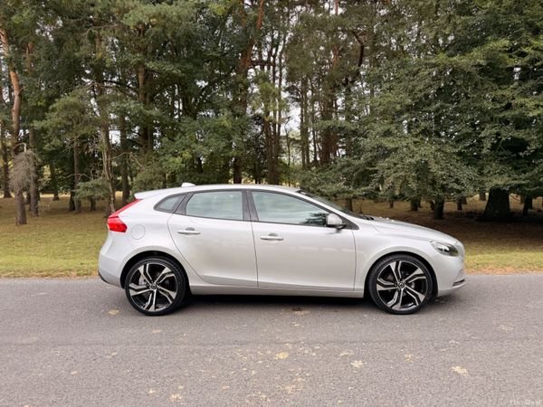 Volvo V40 2017 D2 Diesel Low KM 396610817