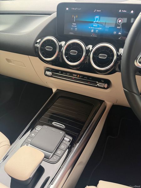 *One Owner* 222 Mercedes-Benz GLA200d! 396777371