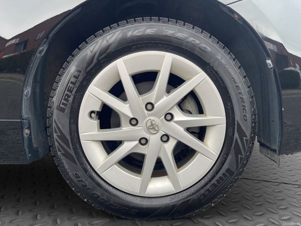 2013 TOYOTA PRIUS ALPHA  ** 7 SEATER** AUTO HYBRID 396706673