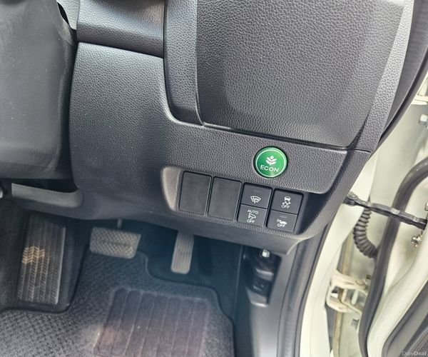 Honda Fit 2016 Petrol Hybrid Automatic 396880885