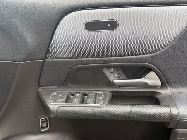 202 MERCEDES GLB 200  1.3 STYLE AUTO = 7 SEATS = 396897119