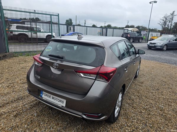 Toyota Auris 2017 396900267
