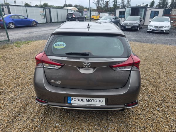 Toyota Auris 2017 396900271