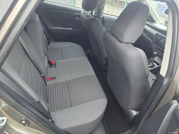 Toyota Auris 2017 396900383