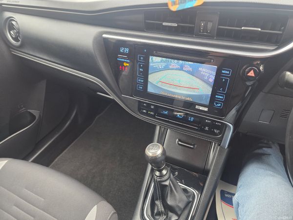Toyota Auris 2017 396900399