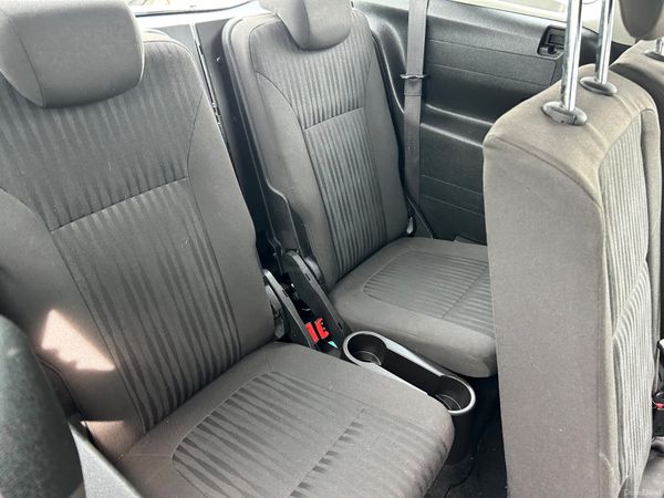 Opel Zafira 2016 (7 Seater ) 397055209