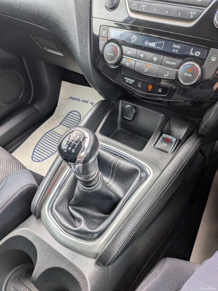 Nissan Qashqai 2015 LOW KMS /FULL SERVICE HISTORY 397357057