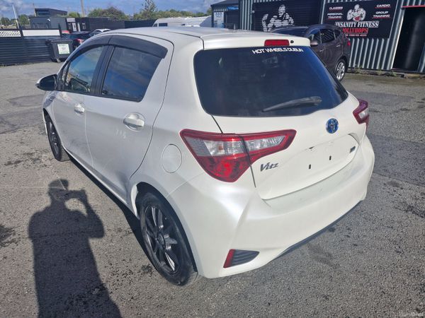 2022 Toyota Prius 1.5L Hybrid Low Miles Automatic 397485157