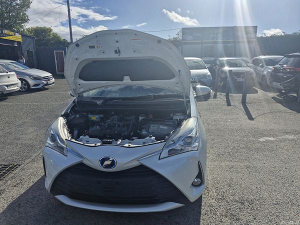 2022 Toyota Prius 1.5L Hybrid Low Miles Automatic 397485203