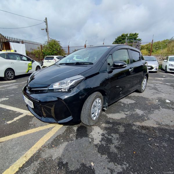 2016 Toyota Vitz Luna, 4 of 25