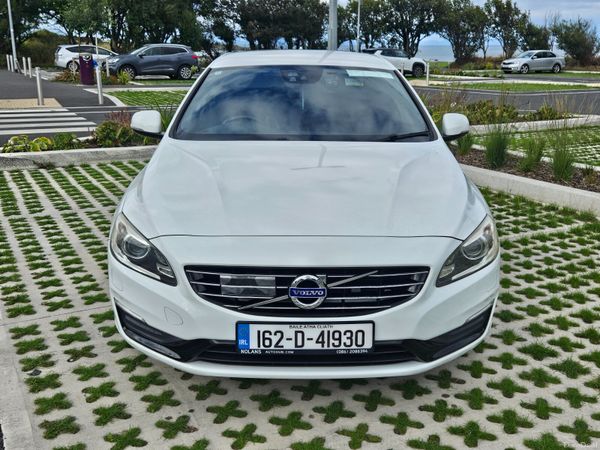 2016 Volvo V60 SE Lux, 3 of 37