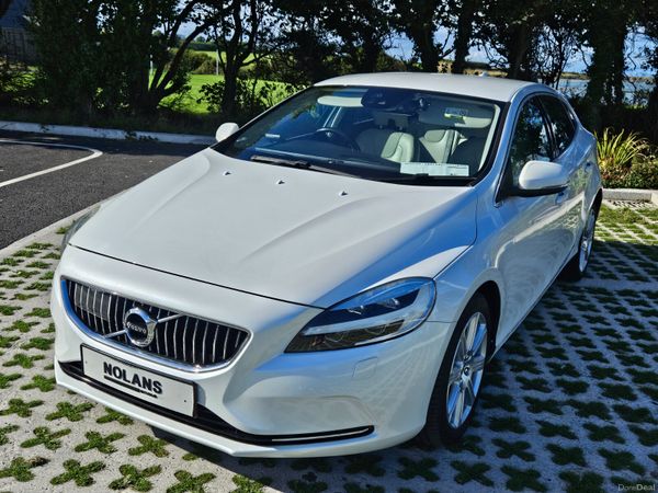 2017 Volvo V40, 4 of 36