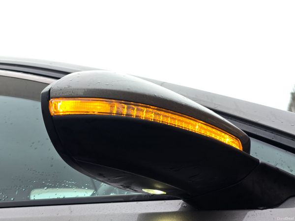 171 Volkswagen Golf HIGHLINE 1.6 TDI 397723559