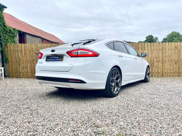 Ford Mondeo 2018 top of the range titanium 397738247