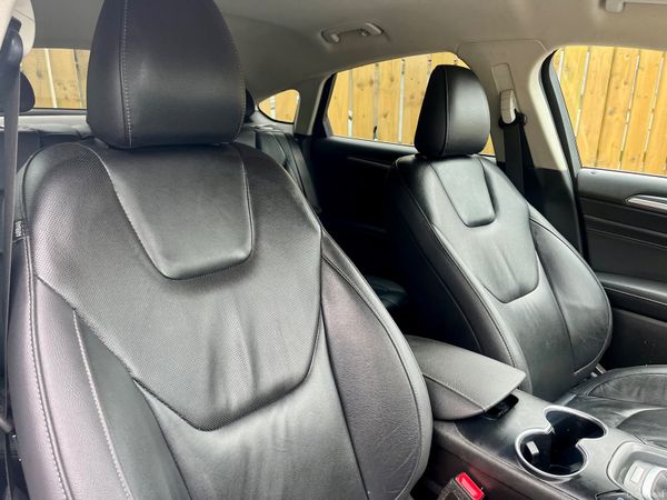 Ford Mondeo 2018 top of the range titanium 397738211