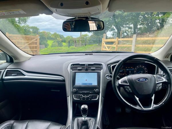 Ford Mondeo 2018 top of the range titanium 397738223