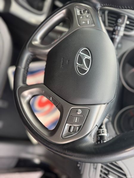 Hyundai ix35 Executive ( low kilometres) 397842233
